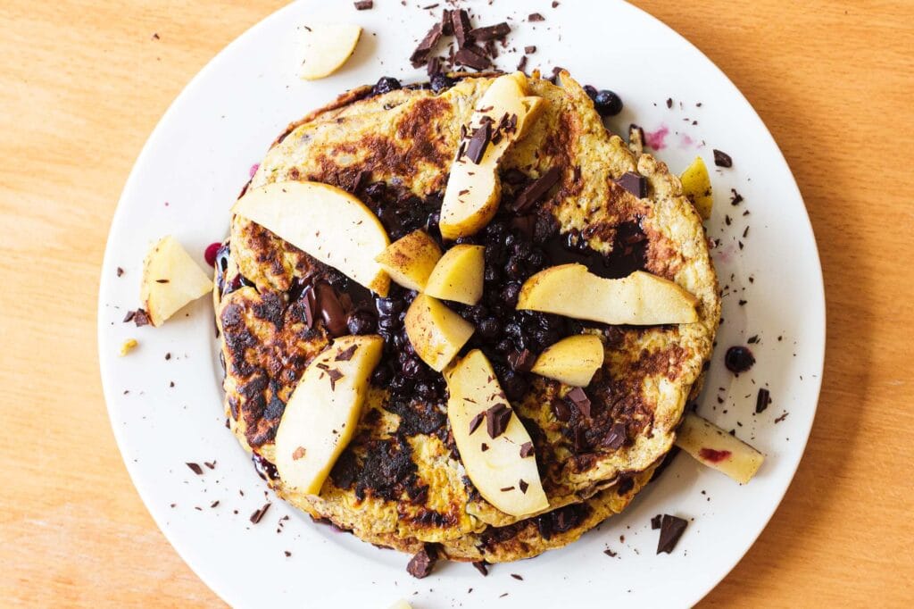 Budget-Friendly Romantic Dinner: Flourless Pancakes with Caramelized Apple and Low-Carb Blueberry Jam