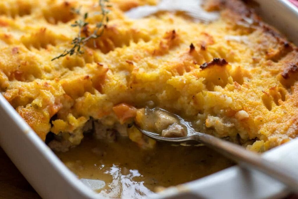 A comforting turkey and vegetable shepherd’s pie topped with golden mashed potatoes, showcasing a zero-waste approach to leftovers recipes.