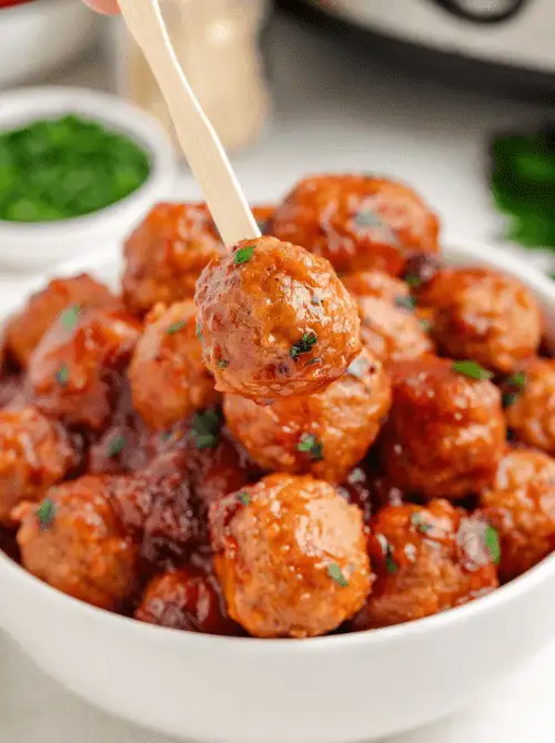 3-Ingredient Cranberry Meatballs simmered in a sweet and tangy sauce — an easy slow-cooker appetizer for Christmas party food ideas, perfect for budget-friendly holiday entertaining, crowd-pleasing gatherings, and festive finger food appetizers that stay warm all night.
